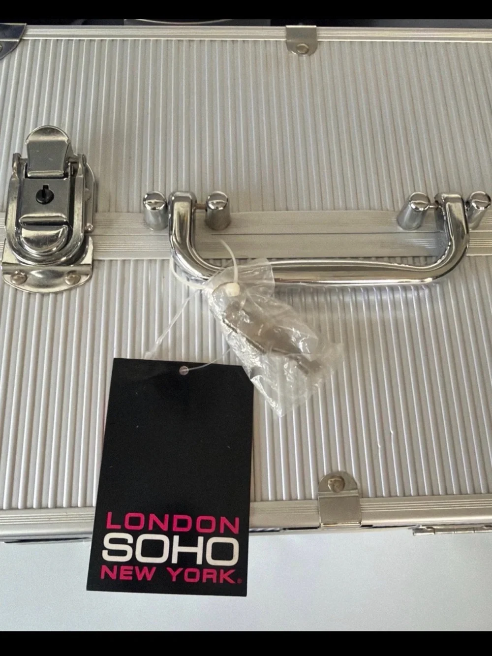 Makeup Beauty Case London SOHO New York New W/Tags Key Included Silver Organizer